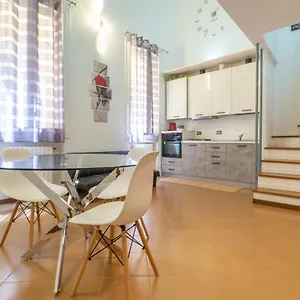 Lo Specchio Di Ferrara